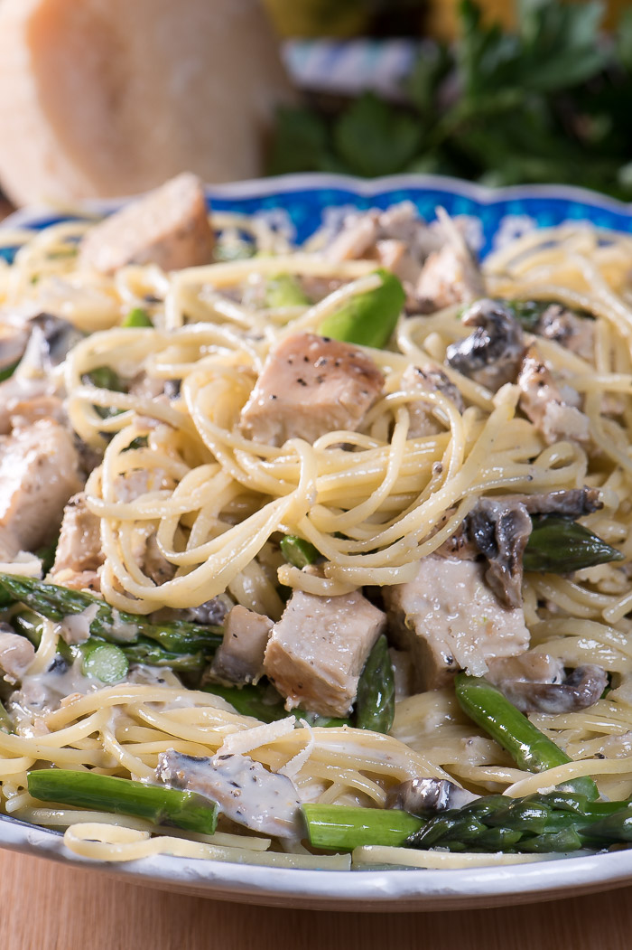 What says "spring" more than lemon chicken pasta with fresh asparagus and mushrooms.