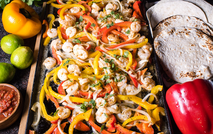 Shrimp fajitas - a brilliant meal that can be cooked in the oven. Super simple.